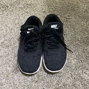 Nike flex contact shoes. Size 7.5, black and white color.